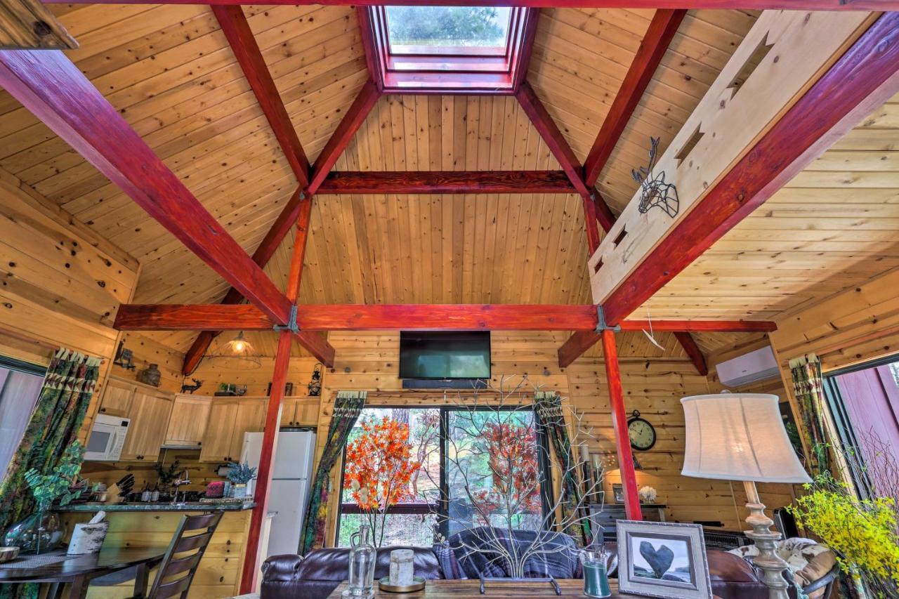 Romantic Strawberryandpine Studio Cabin With Deck! Exterior photo