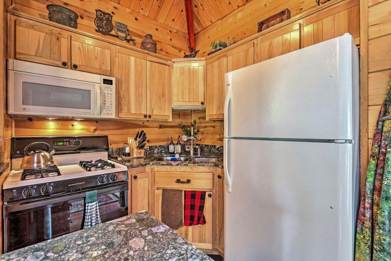 Romantic Strawberryandpine Studio Cabin With Deck! Exterior photo