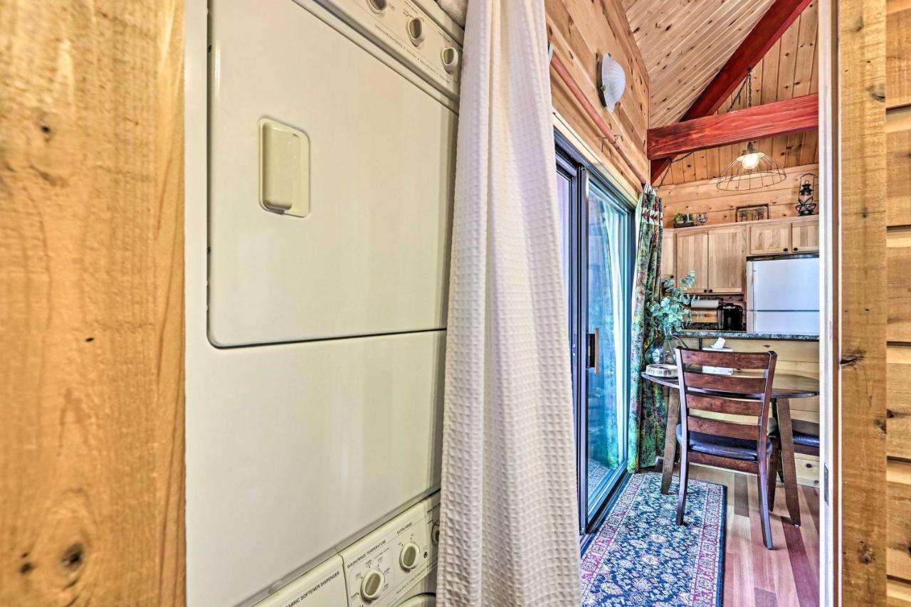 Romantic Strawberryandpine Studio Cabin With Deck! Exterior photo